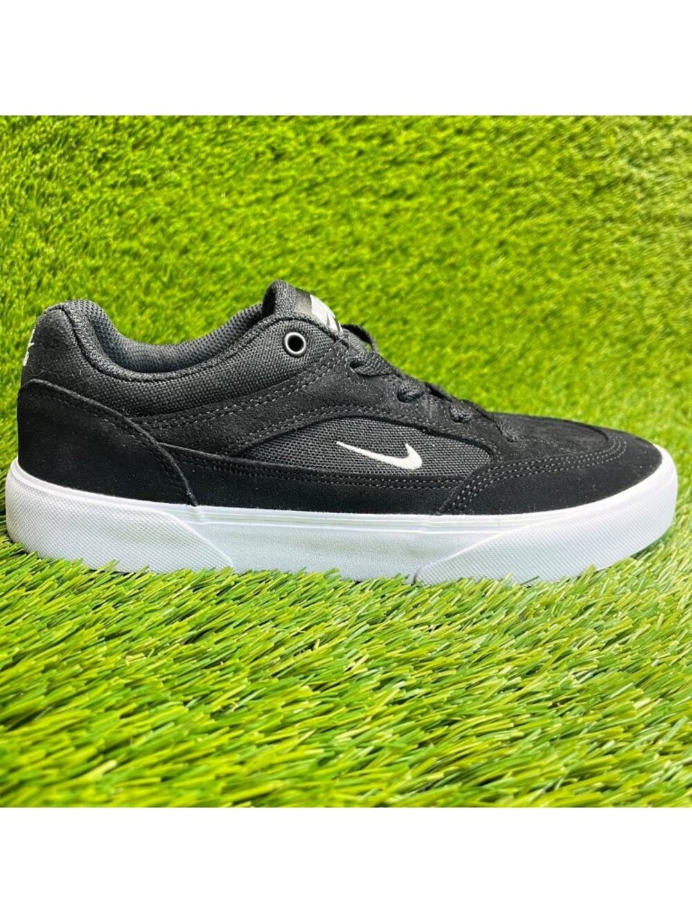 Nike SB Malor Mens Size 6.5 Black White Athletic Skate Suede Shoes Sneakers